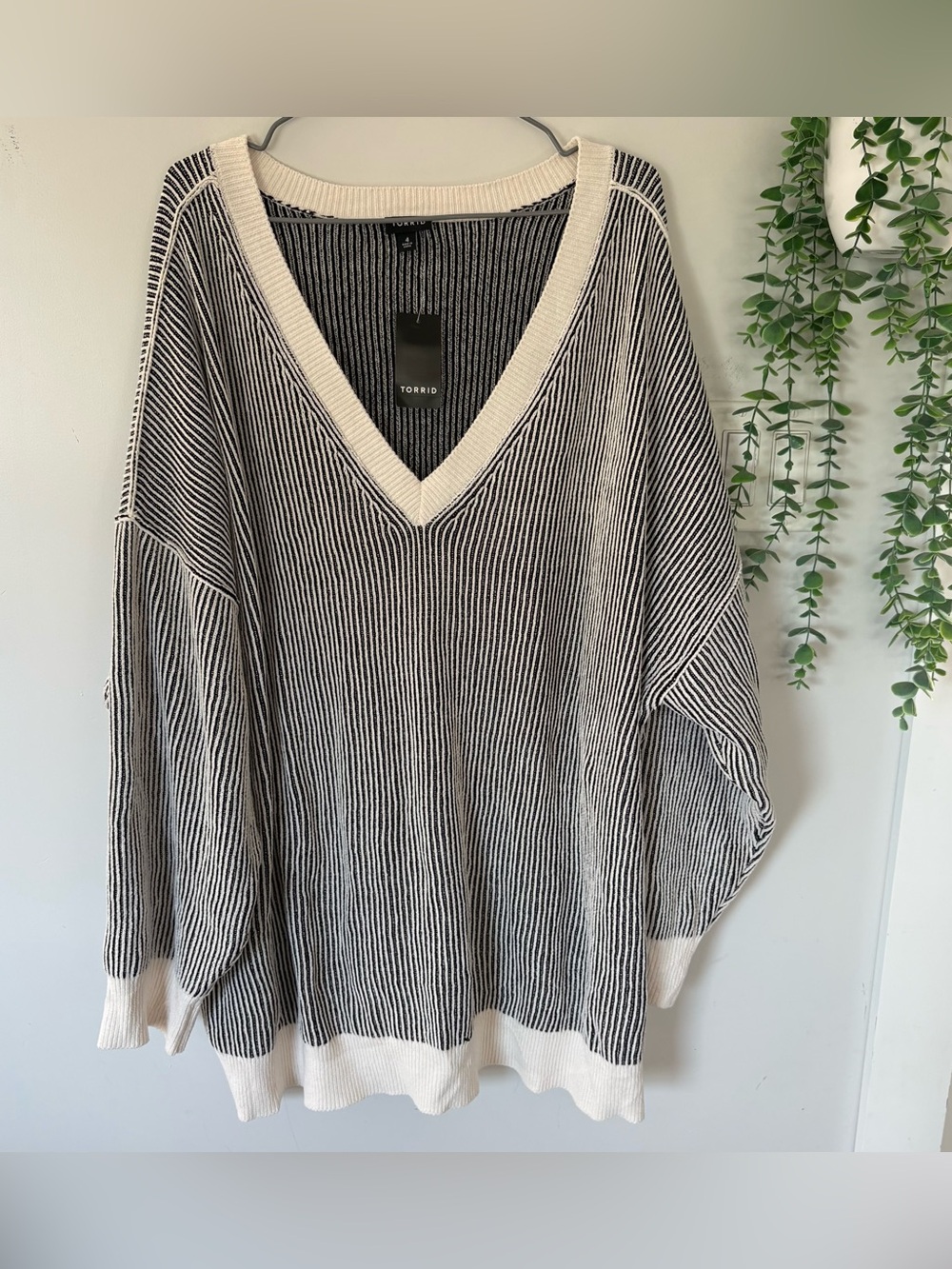 NWT Torrid Black White Ribbed Chenille V-Neck Tunic Sweater Oversized 4X
